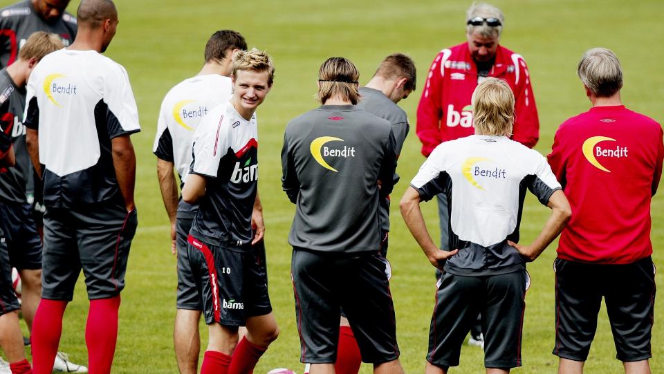 SISTE �KT: For � holde liv i det syltynne VM-h�pet m� Drillos menn sl� Skottland p� Ullevaal i morgen kveld. I dag ga Drillo spillerne siste sjanse til � spille seg inn i startelleveren p� trening bak lukkede d�rer.Foto: Stian Lysberg Solum, Scanpix
