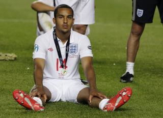 KOMET? Fredheim mener det er p� h�y tid at Theo Walcott st�r fram for Arsenal. Foto: REUTERS/Darren Staples