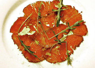 DOVRE:  Moskuscarpaccio p� Kongsvold Fjeldstue er en eksotisk matopplevelse. Foto: OLE C. H. THOMASSEN