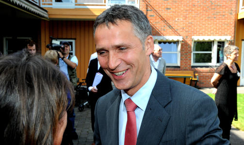RINGTE GERD (83): Statsminister Jens Stoltenberg (Ap) ringte Gerd Johanna Hagensen (83) i hjemmesitterkommunen M�lselv. Foto: �istein Norum Monsen