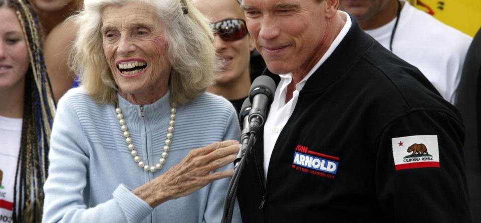 EN AV USAS MEST KJENTE KVINNER: Arnold Schwarzenegger fikk st�tte av sin svigermor Eunice Kennedy Shriver da han drev valgkamp for � bli Californias guvern�r i 2003. I dag d�de Shriver, 88 �r gammel. Arkivfoto: REUTERS/SCANPIX