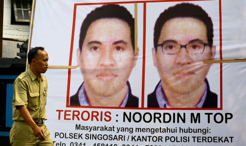IKKE DREPT: Islamistleder Noordin Mohammed Top ble ikke drept av indonesisk politi, slik det f�rst ble meldt. DNA-tester viser at den d�de var en uskyldig blomsterdekorat�r. Foto: Scanpix/AFP PHOTO