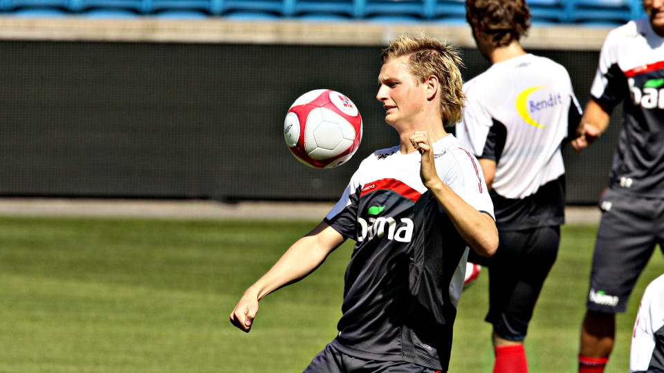 ETTERTRAKTET: Erik Huseklepps prestasjon i kveldens landskamp mot Skottland kan bli avgj�rende for 24-�ringens fotballfremtid. Foto: Arnt E. Folvik / DAGBLADET.