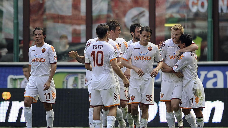 F�RRE KAMPER: Canal  kutter p� antall Serie A-kamper neste �r. Dermed blir det mindre John Arne Riise og Roma i norske TV-ruter. Foto: FILIPPO MONTEFORTE / AFP.