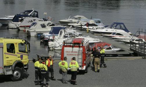 ULYKKE: En person ble funnet omkommet i vannet ved S�rumsand b�thavn like f�r klokka 13 i dag. Foto: TORBJ�RN GR�NNING