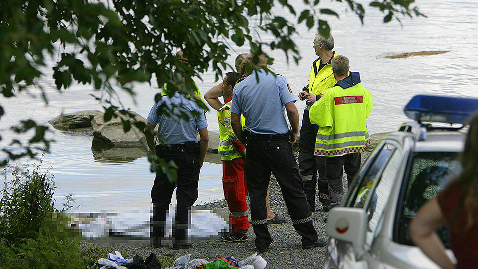 DRO UT ALENE: Personen dro ut i gummib�t alene. Politiet fryktet en stund at flere var involvert og at en b�t hadde kantret. Det ble raskt sjekket ut. Foto: TORBJ�RN GR�NNING