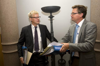 IKKE H�RT NOE. Verken Morten Furuholmen eller Trygve Staff, som forsvarer de drapssiktede br�drene, tror ikke politiet i Trondheim vil finne noe som kan koble deres klienter til saken.
Foto: Terje Bendiksby / SCANPIX .
