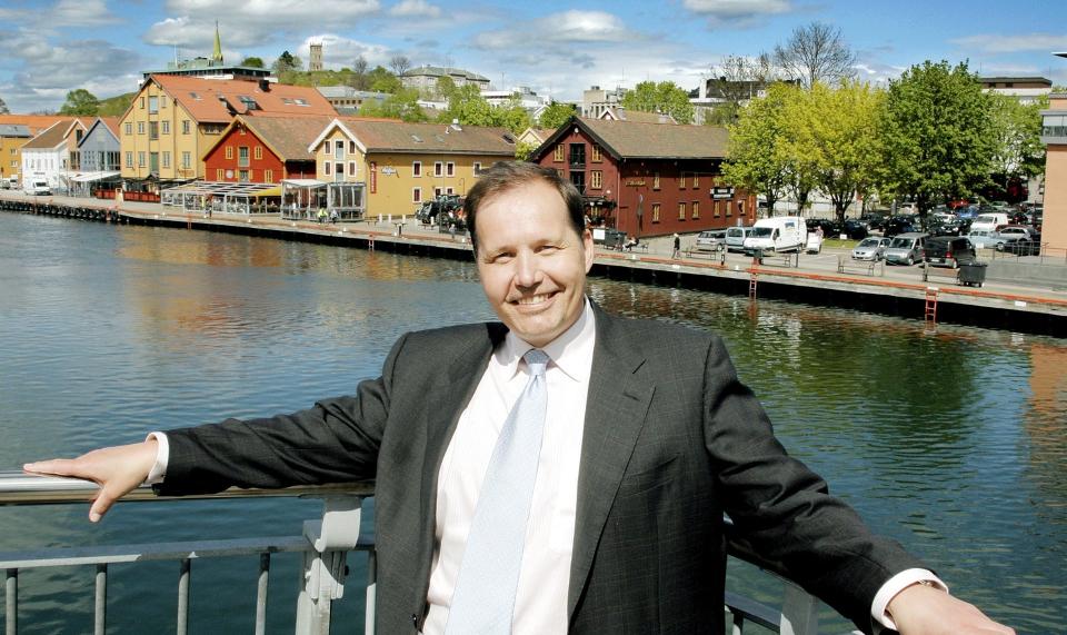 REAGERER: Frps T�nsberg-ordf�rer og nestleder Per Arne Olsen mener gravide Inga Marte Thorkildsens utspill om at alle gravide skal ha valgfrihet i f�dselomsorgen er fullstendig skivebom fra SV. Foto: Jacques Hvistendahl.