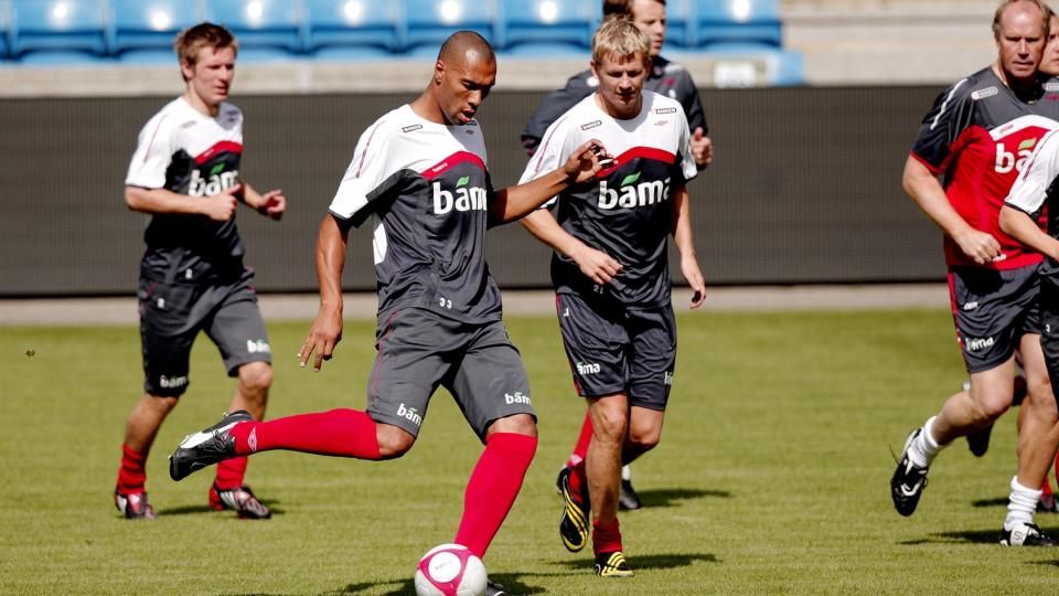 VIL FIGHTE: Steffen Iversen vil gjerne ligge i rommet bak John Carew og sl�ss mot skottene i kveld. S� sp�rs det om Drillo tenker det samme. Foto: Stian Lysberg Solum, Scanpix