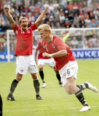 SYNES EDUARDO-FALLET S� DUMT UT: John Arne Riise. 
Foto: Kyrre Lien / SCANPIX .