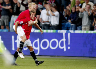 4-0: Morten Gamst Pedersen satte et verdig punktum med en glimrende frisparkscoring p� overtid.Foto: Kyrre Lien / SCANPIX