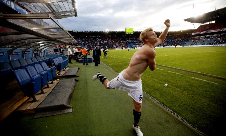 FOKUSERT: John Arne Riise stengte utenomsportslig st�y ute og leverte en meget god forestilling mot Skottland.Foto: Kyrre Lien / SCANPIX