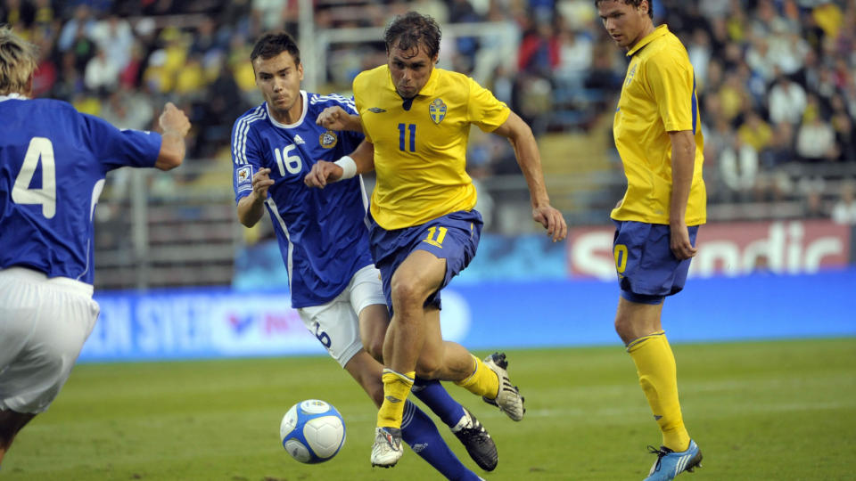 SLUTT P� M�LT�RKEN: Johan Elmander scoret sitt f�rste landslagsm�l p� to �r da Sverige slo Finland 1-0.Foto: AFP PHOTO / SCANPIX /JANERIK HENRIKSSON