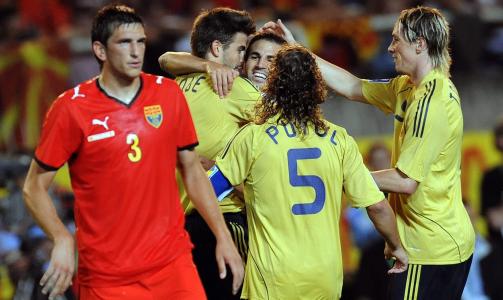 SLO TILBAKE: Makedonia hadde Spania i kne, men tre kjappe scoringer s�rget for at spanjolene reiste fra Skopje med seier i bagasjen.Foto: SCANPIX/EPA/GEORGI LICOVSKI