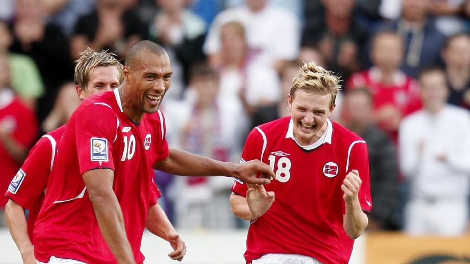STOR KAMP: John Carew skapte mye tr�bbel for Skottland og serverte Erik Huseklepp, men fikk ikke m�let han burde hatt p� Ullevaal. - Det hadde blitt br�k o det kostet oss seieren, sier superspissen.
Foto: Kyrre Lien / SCANPIX