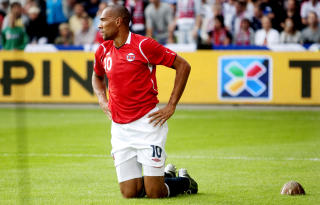 - HAR NOK FILMET SELV: Men John Carew husker ikke akkurat n�r. 
Foto: Kyrre Lien / SCANPIX .