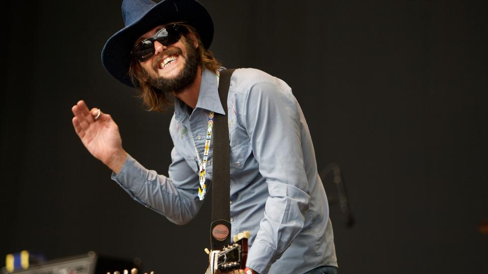 I SAMME GIR: Ben Bridwell og hans Band of Horses trives best i et lavt gir. Det skaper mange behagelige stunder selv om det f�les litt som man st�r p� stedet hvil. Foto: Eirik Helland Urke