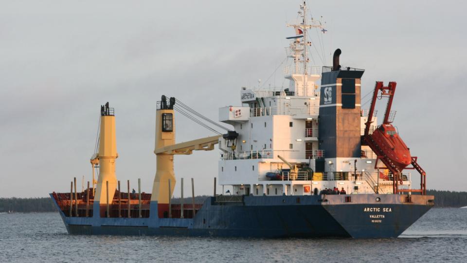 - OBSERVERT: Kystvakten p� Kapp Verde bekrefter at savnede Arctic Sea er observert 400 nautiske mil fra Kapp Verde. Skipet har v�rt savnet siden det forsvant fra radar 30. juli. Foto: Scanpix