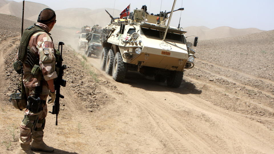F� VIL HIT: Stadig f�rre norske soldater s�ker til omr�der med krig og konflikt. Her er nordmenn i aksjon i Afghanistan i 2008. Foto: Rune Thomas Ege, Forsvaret / SCANPIX