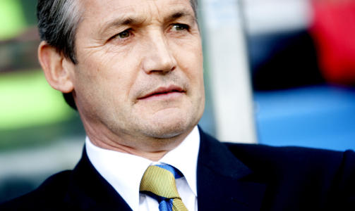 STERKT PRESSET: George Burley er under sterkt press etter � ha blitt ydmyket mot Norge i g�r kveld.
Foto: Kyrre Lien / SCANPIX