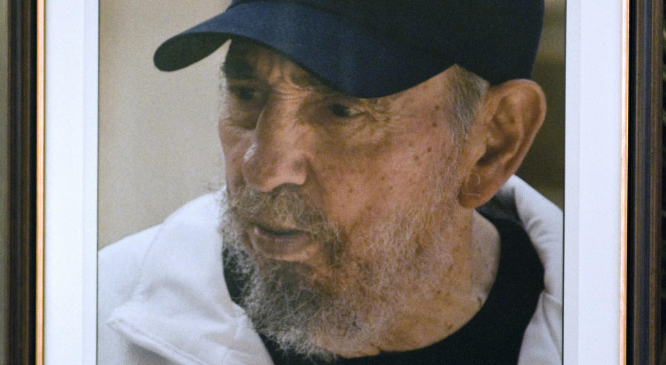 CASTRO-HYLLEST: Det siste bildet av Cubas leder Fidel Castro tatt av s�nnen Alex Castro vist i forbindelse med presidentens 83-�rsdag. FOTO AFP/STR/SCANPIX