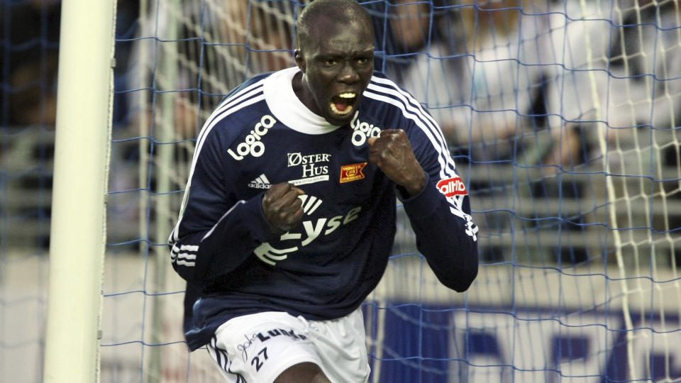 F�R BOT: Mame Niang f�r beholde jobben i Viking, men f�r en klekkelig bot p� 15 000 kroner og 15 dagers utestengelse fra a-lagstreningene. 
Foto: Alf Ove Hansen / SCANPIX