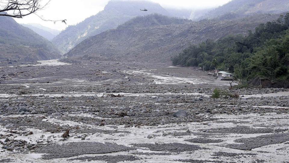 BORTE: Landsbyen Hsiao Lin i det s�rlige Taiwan ble utslettet av et s�leskred denne uka. Myndighetene tror 300 personer ligger d�de og begravd under de enorme jordmassene. Foto: REUTERS/Stringer/Scanpix