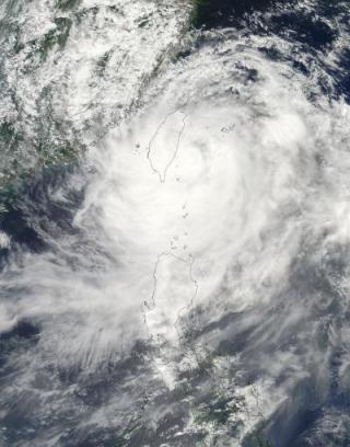 ENORM: Et satellittbilde fra NASA viser stormen over Taiwan. Foto: Scanpix