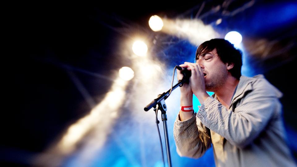 INNFRIDDE ETTER HVERT: Det tok en stund f�r Ed Droste og Grizzly Bear kom skikkelig i gang da de spilte p� �yafestivalen i g�r. Foto: Kyrre Lien/Scanpix