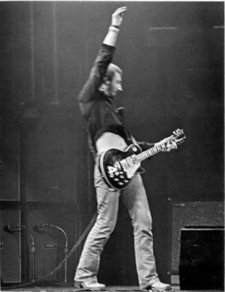 VINDM�LLA: The Who-gitarist Pete Townshend gj�r sitt legendariske vindm�lle-anslag p� en Gibson Les Paul. Foto: WIKIMEDIA COMMONS.