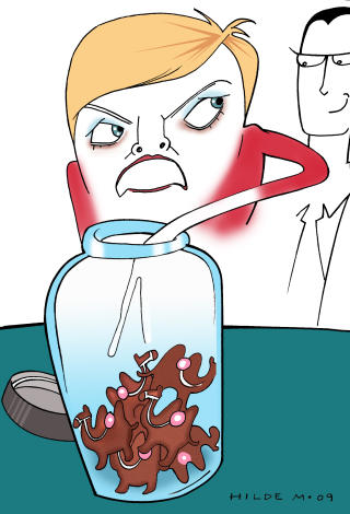 COOKIE-JAR: - Kristin Halvorsen (SV) har blitt beskyldt for � ha m�ttet svelge mange kameler i det siste, til stor forn�yelse for opposisjonen s�vel som deres r�de og gr�nne samarbeidspartnere. Valgl�fter har blitt brutt, nye har blitt fremsatt, og noen gamle har blitt fornyet. Men folk m� jo forst� at de s�te, sm� kamelene er utrolig fristende?, skriver Hilde Marstrander til Dagbladet. TEGNING: HILDE MARSTRANDER