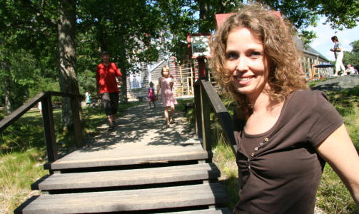 VITLYCKE MUSEUM: Mange nordmenn kommer hit for � se helleristningerne, sier Jeanette Holm�n p� museet. Foto: Kirsten M. Buzzi