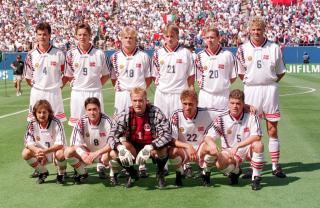 STORHETSTID: VM i 1994. Det norske landslaget har aldri v�rt bedre og Stig Inge Bj�rnebye har en sentral rolle fra sin forsvarsposisjon. Mange av de store �yeblikkene p� fotballbanen har han imidlertid glemt, han lider av hukommelsessvikt fra store deler av perioden. Her sitter han foran, lengst til h�yre ved siden av Lars Bohinen.