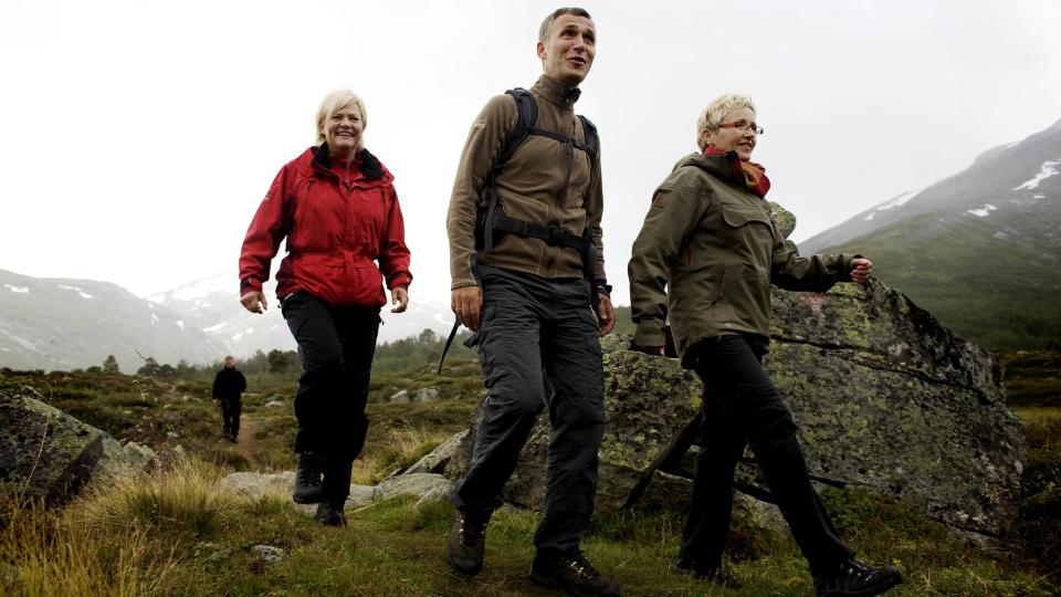  R�DGR�NT:  Regjeringskameratene Jens Stoltenberg, Liv Signe Navarsete og Kristin Halvorsen �pnet Breheimen nasjonalpark i g�r. Foto: TORBJ�RN GR�NNING.