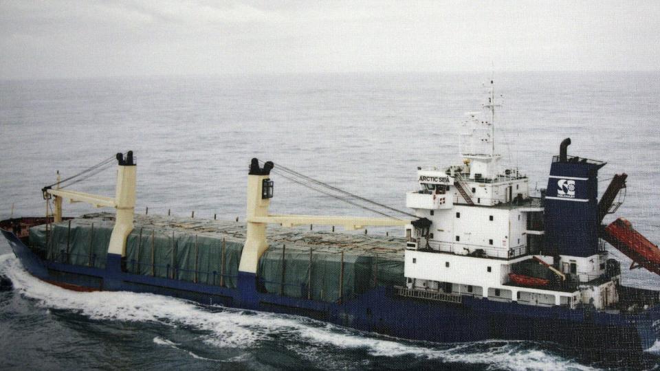 KREVER L�SEPENGER: Udatert bilde av Arctic Sea. Rederiet som eier det savnede skipet har n� mottatt et krav om l�sepenger. Foto: REUTERS/SCANPIX