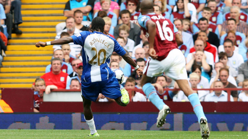 PERLETREFF: Hugo Rodallega fikk perletreff og scoret en tidlig kandidat til �rets m�l.Foto: SCANPIX/AFP PHOTO/Chris Ratcliffe