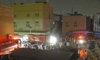  FESTPLASSEN:  Bryllupsteltet sto p� dette torget i byen Al-Jahra vest for Kuwait City. Foto: EPA/SCANPIX.