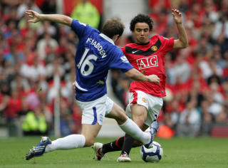 DEBUTERTE: Fabio Premier League-debuterte p� h�yrebacken for Manchester United. Foto: Tim Hales / AP.