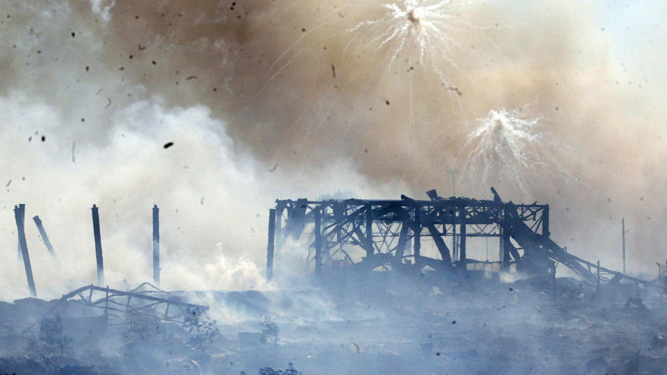 NYTT�RSAFTEN? Et lager fylt med fyrverkeri gikk i dag i lufta i Ukraina. Foto: AFP PHOTO / ALEXANDER KHUDOTEPLY / Str
