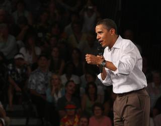 P� FOLKEM�TE: Rykteflommen om helsereformen har f�tt president Obama til � stille opp p� folkem�ter over hele USA. Her p� et m�te i Grand Junction, Colorado, p� l�rdag, hvor Obama benyttet anledningen til � tilbakevise ryktet om at eldre skulle nektes behandling og i stedet oppmuntres til � beg� selvmord. FOTO:EPA/SCANPIX