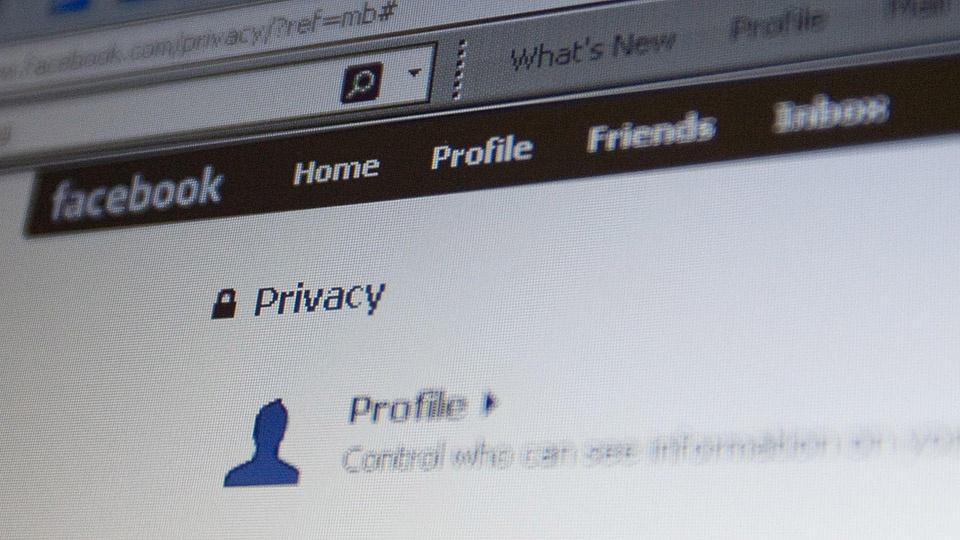 ADVARER MOT FACEBOOK-VIRUS: NorSIS ber brukerne v�re forsiktige med � bruke applikasjoner i Facebook. Foto: Scanpix