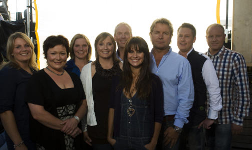 �RETS DELTAKERE: I dag begynte Kathrine Moholt (midten) jobben med � dele ut brev til: Louise Gj�r (resten i tilfeldig rekkef�lge) Kirsten Marie Lynum, Carl H. Breen, Cecilie Hansen og Eva Kindahl, Clas Kvisler, Kristian Akervold og Jan Erik Kj�r. Foto: TV 2