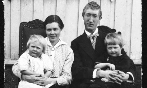 FAMILIEIDYLL: Aukrustfamilien. Foto: Det Norske Samlaget