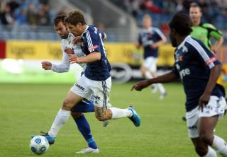 MATCHVINNER: Martin Fillo, her i duell med Magne Hoseth, scoret siersm�let 12 minutter f�r slutt. Foto: Alf Ove Hansen / SCANPIX