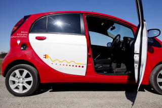 SNART I SALG: Mitsubishis elbil i-MIEV, er snart klar for Norge. Bilen har plass til fire, men prisen blir stiv.
