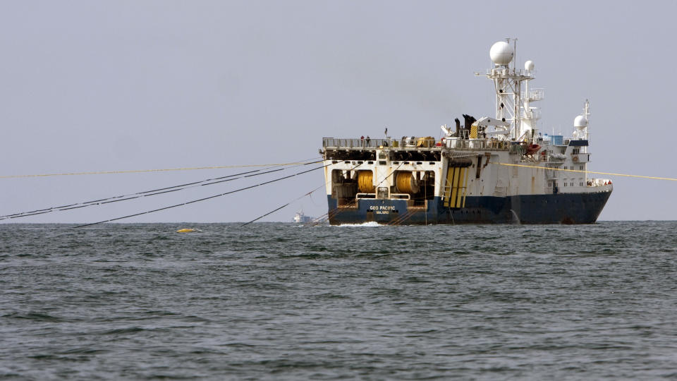  MEST OMFATTENDE SEISMIKKINNSAMLINGEN NOEN GANG: Seismikkskipet Geo Pacific sleper sine kabler langs Eggakanten utenfor Vester�len i juli i �r. Foto: SCANPIX.