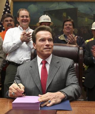 FRA ACTION TIL POLITIKK: Arnold Schwarzenegger forlot skuespilleryrket og ble guvern�r i California. Foto: AP