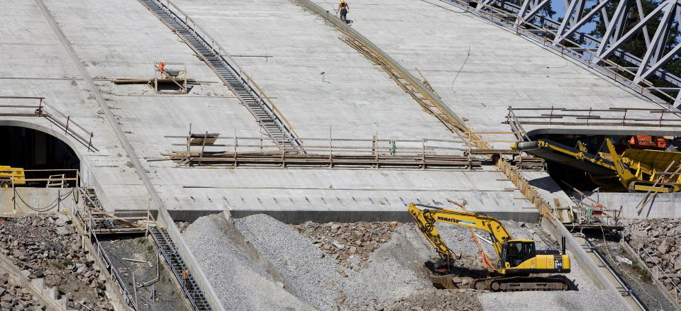 BLIR DYR: Nye Holmenkollen er ansl�tt � koset 1,8 milliarder kroner, 600 millioner mer enn budsjettert. Foto: Scanpix