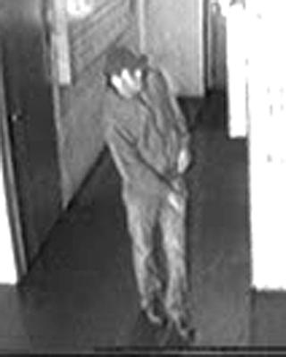 OVERGREP: Her er Erik Andersen etter et overgrep som han har erkjent � ha beg�tt i Trondheim i 2003. Foto: Politiet