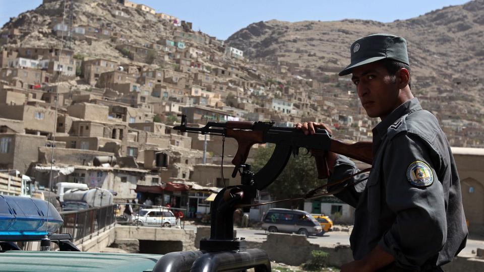 FORBYR OMTALE:  Afghanistans regjering forbyr d�rlige nyheter p� valgdagen. Foto. REUTERS/SCANPIX